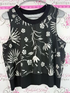 Athleta tank top flowers color block Black & White Floral Sleeveless Tank